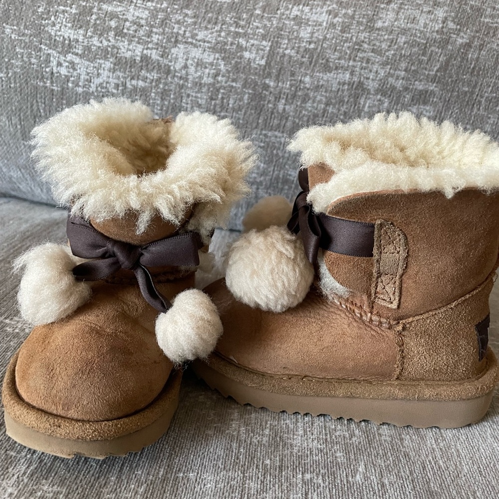 Cozy Brown UGG Kids Boots with size 7 Fur Trim